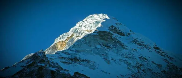 sunrise at Amadablam